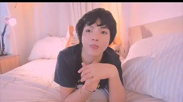 Snapshot of AllanYong18 chatting on 11/20/25, 08:59 AllanYong18 online show from 11/20/25, 08:59