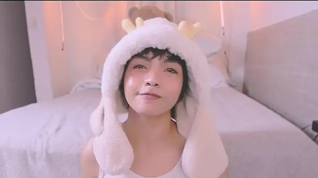 Snapshot of AllanYong18 chatting on 09/15/25, 05:41 AllanYong18 online show from 09/15/25, 05:41