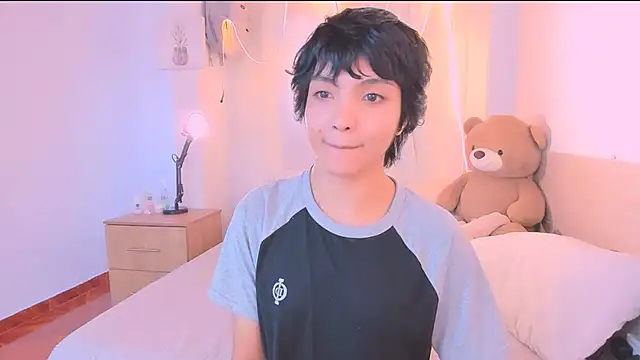 Snapshot of AllanYong18 chatting on 09/27/25, 01:06 AllanYong18 online show from 09/27/25, 01:06