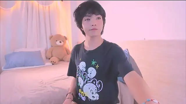 Snapshot of AllanYong18 chatting on 12/16/25, 07:45 AllanYong18 online show from 12/16/25, 07:45