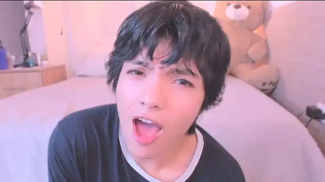 Snapshot of AllanYong18 chatting on 09/18/25, 07:44 AllanYong18 online show from 09/18/25, 07:44