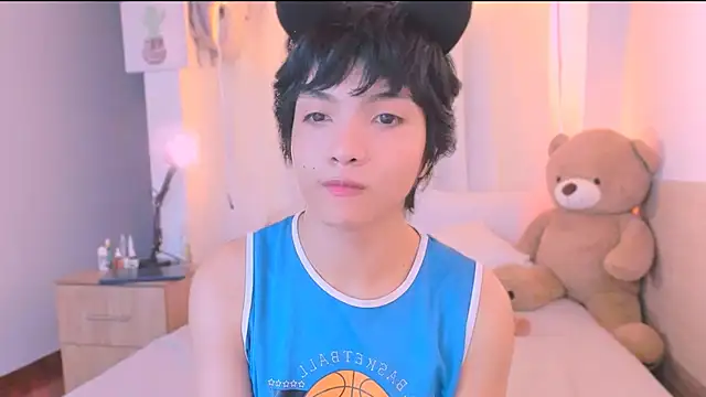 Snapshot of AllanYong18 chatting on 10/13/25, 09:22 AllanYong18 online show from 10/13/25, 09:22