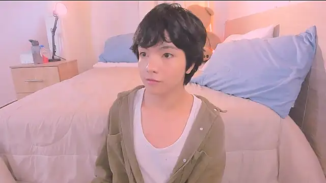 Snapshot of AllanYong18 chatting on 11/29/25, 12:27 AllanYong18 online show from 11/29/25, 12:27