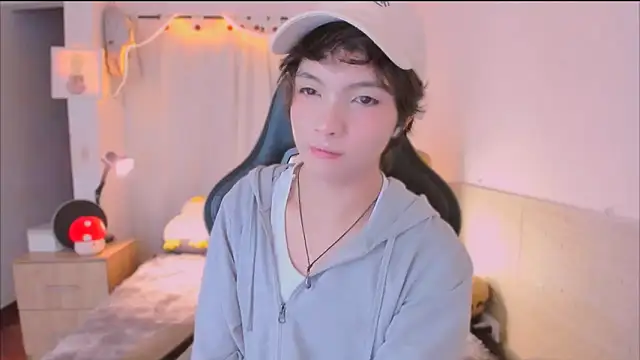 AllanYong18 online show from 04/15/26, 04:18