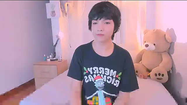 Snapshot of AllanYong18 chatting on 10/11/25, 04:57 AllanYong18 online show from 10/11/25, 04:57