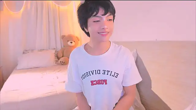 Snapshot of AllanYong18 chatting on 11/12/25, 04:49 AllanYong18 online show from 11/12/25, 04:49