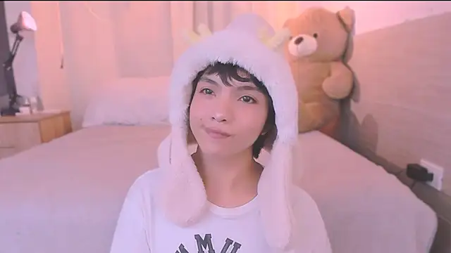 Snapshot of AllanYong18 chatting on 09/20/25, 02:16 AllanYong18 online show from 09/20/25, 02:16