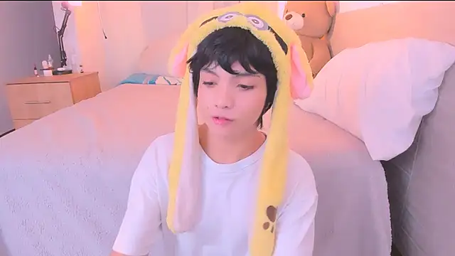 Snapshot of AllanYong18 chatting on 10/09/25, 07:53 AllanYong18 online show from 10/09/25, 07:53