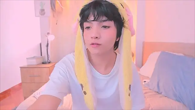 AllanYong18 online show from 12/21/25, 08:09