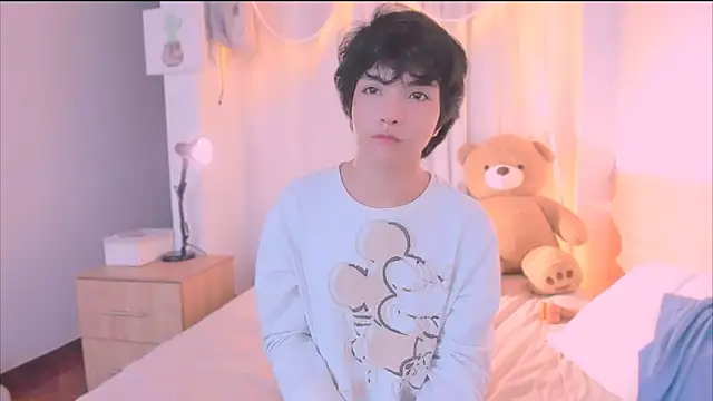 Snapshot of AllanYong18 chatting on 12/14/25, 10:54 AllanYong18 online show from 12/14/25, 10:54