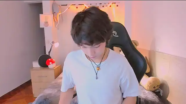 AllanYong18 online show from 04/13/26, 07:45