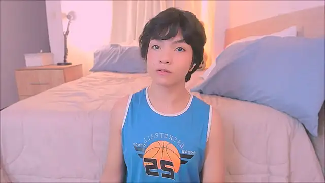 Snapshot of AllanYong18 chatting on 12/04/25, 10:36 AllanYong18 online show from 12/04/25, 10:36