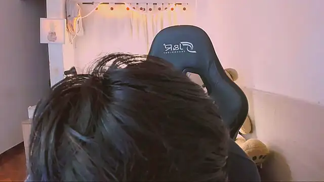 AllanYong18 online show from 04/09/26, 10:21