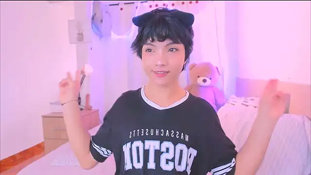 Snapshot of AllanYong18 chatting on 11/02/25, 03:17 AllanYong18 online show from 11/02/25, 03:17