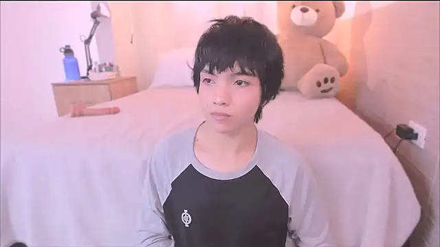 Snapshot of AllanYong18 chatting on 09/16/25, 02:18 AllanYong18 online show from 09/16/25, 02:18