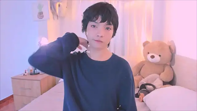 Snapshot of AllanYong18 chatting on 10/04/25, 12:50 AllanYong18 online show from 10/04/25, 12:50