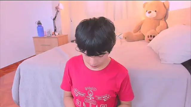 Snapshot of AllanYong18 chatting on 10/05/25, 01:46 AllanYong18 online show from 10/05/25, 01:46