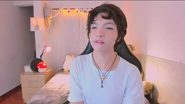 AllanYong18 online show from 04/12/26, 09:01