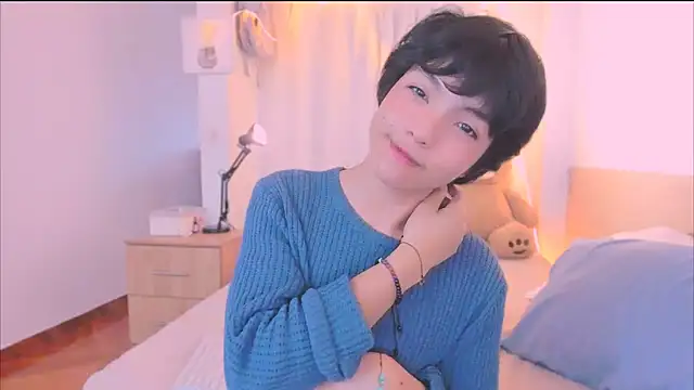 Snapshot of AllanYong18 chatting on 12/18/25, 12:09 AllanYong18 online show from 12/18/25, 12:09