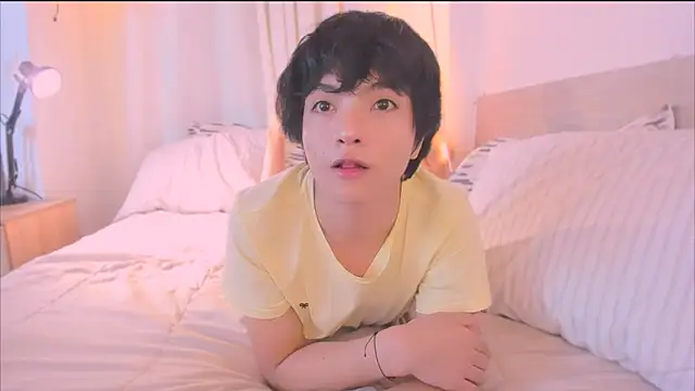 Snapshot of AllanYong18 chatting on 11/21/25, 07:40 AllanYong18 online show from 11/21/25, 07:40