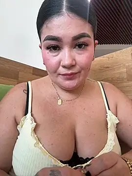 Snapshot of karla_hotgirl chatting on 07/16/26, 10:07 karla hotgirl online show from 07/16/26, 10:07