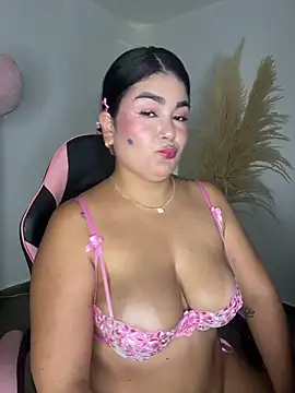 Snapshot of karla_hotgirl chatting on 06/27/26, 01:11 karla hotgirl online show from 06/27/26, 01:11