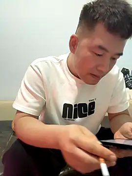 Snapshot of zxb757369 chatting on 10/24/25, 10:47 zxb757369 online show from 10/24/25, 10:47