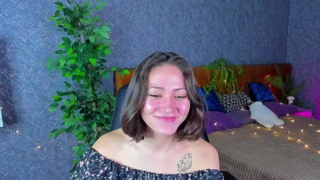 Snapshot of Bellalovesss chatting on 03/19/25, 11:39 Bellalovesss online show from 03/19/25, 11:39