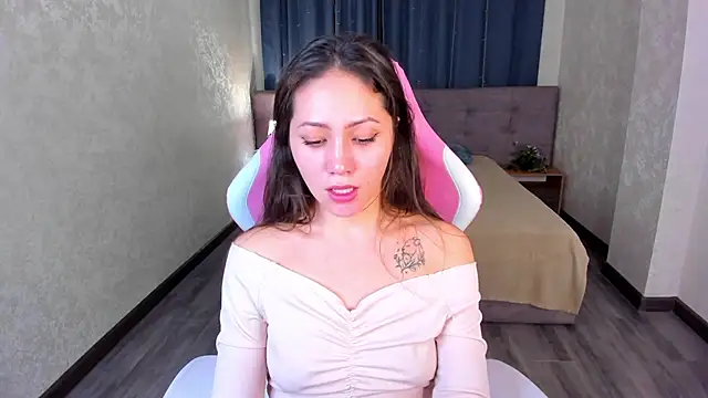 Snapshot of Bellalovesss chatting on 03/05/25, 11:28 Bellalovesss online show from 03/05/25, 11:28