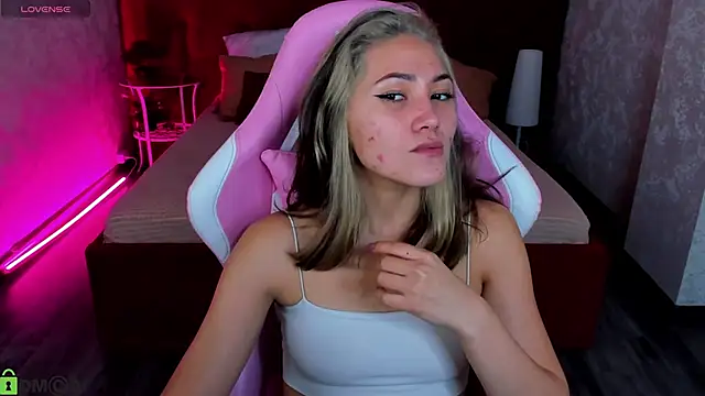 Snapshot of Bellalovesss chatting on 10/02/25, 07:23 Bellalovesss online show from 10/02/25, 07:23