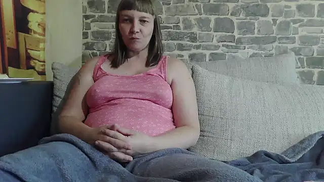 Snapshot of YviEngel87 chatting on 09/25/25, 12:22 YviEngel87 online show from 09/25/25, 12:22