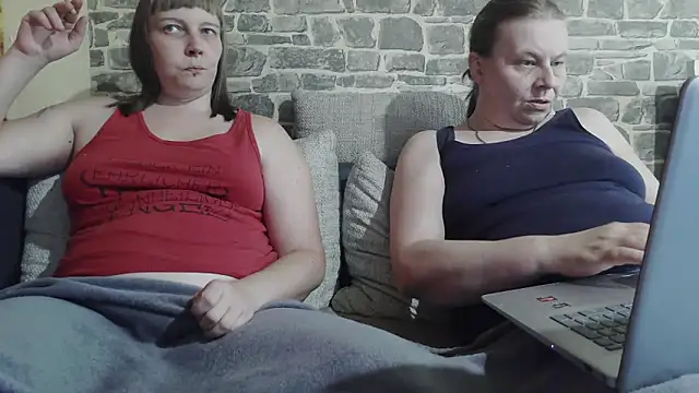 Snapshot of YviEngel87 chatting on 09/20/25, 03:17 YviEngel87 online show from 09/20/25, 03:17