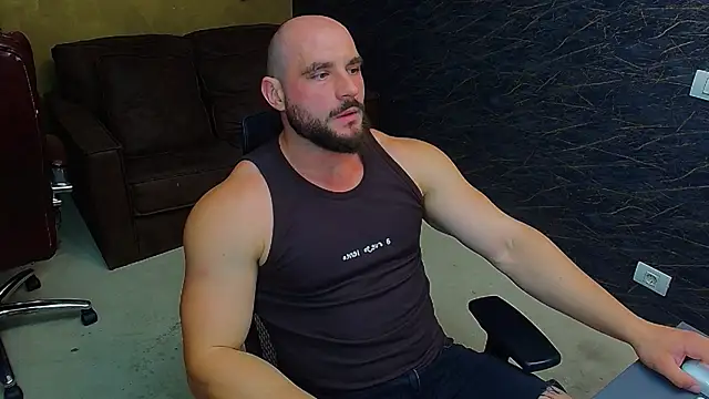 Snapshot of AdamJamesonn chatting on 06/26/26, 05:13 AdamJamesonn online show from 06/26/26, 05:13