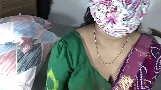 Snapshot of ArathyNambyarMallu chatting on 02/15/26, 03:22 ArathyNambyarMallu online show from 02/15/26, 03:22