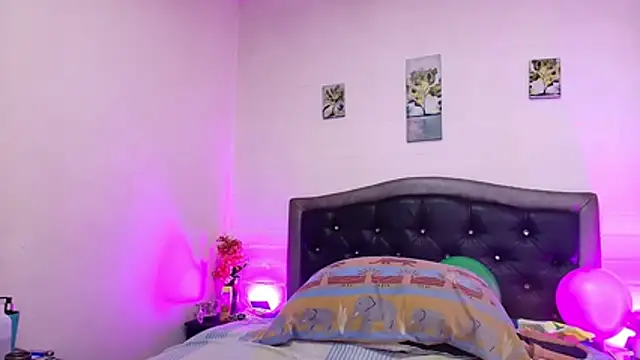 VickyBoobss online show from 06/18/26, 07:52