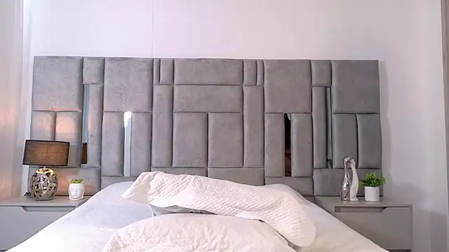 Karla Hudsson online show from 11/13/25, 01:15