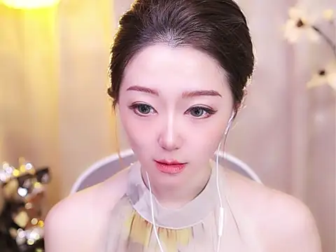 Snapshot of Zoe-99 chatting on 03/05/25, 02:45 Zoe-99 online show from 03/05/25, 02:45