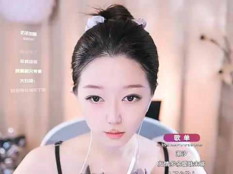 Snapshot of Zoe-99 chatting on 03/06/25, 12:41 Zoe-99 online show from 03/06/25, 12:41