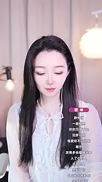 Snapshot of Zoe-99 chatting on 09/18/25, 10:29 Zoe-99 online show from 09/18/25, 10:29