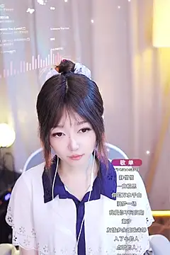 Snapshot of Zoe-99 chatting on 01/24/25, 12:52 Zoe-99 online show from 01/24/25, 12:52