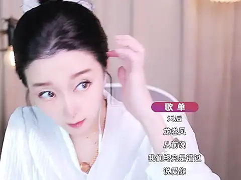 Snapshot of Zoe-99 chatting on 10/16/25, 10:01 Zoe-99 online show from 10/16/25, 10:01