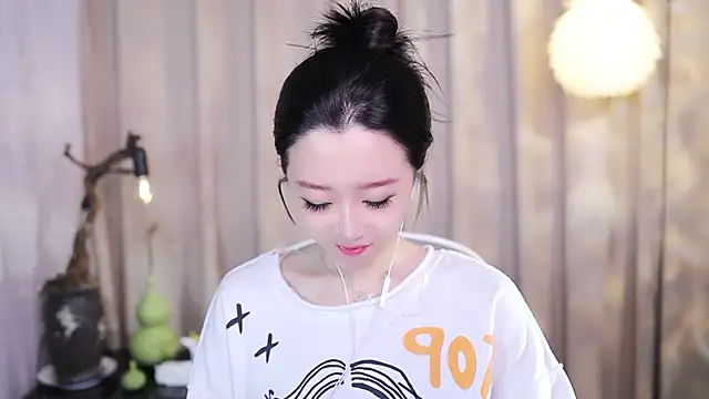 Snapshot of Zoe-99 chatting on 11/03/25, 02:31 Zoe-99 online show from 11/03/25, 02:31