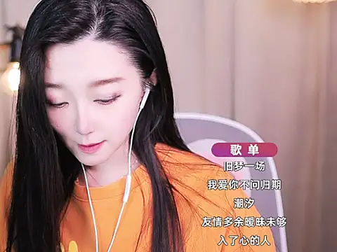 Snapshot of Zoe-99 chatting on 10/15/25, 02:36 Zoe-99 online show from 10/15/25, 02:36