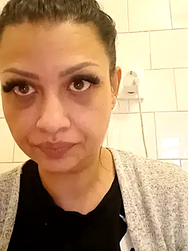 rosse26830 online show from 03/18/26, 03:24