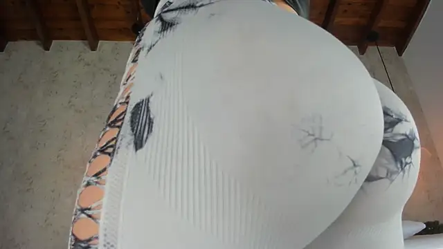 Marttina Ruiz online show from 10/27/25, 07:37