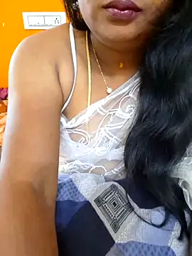 Snapshot of kanikasree chatting on 03/11/25, 05:35 kanikasree online show from 03/11/25, 05:35