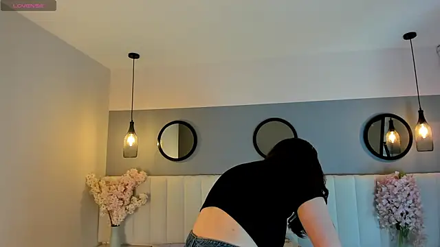 chelsea bolton  online show from 03/05/26, 12:35