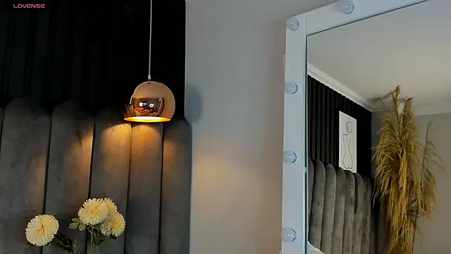 Snapshot of chelsea_bolton_ chatting on 10/29/25, 12:15 chelsea bolton online show from 10/29/25, 12:15