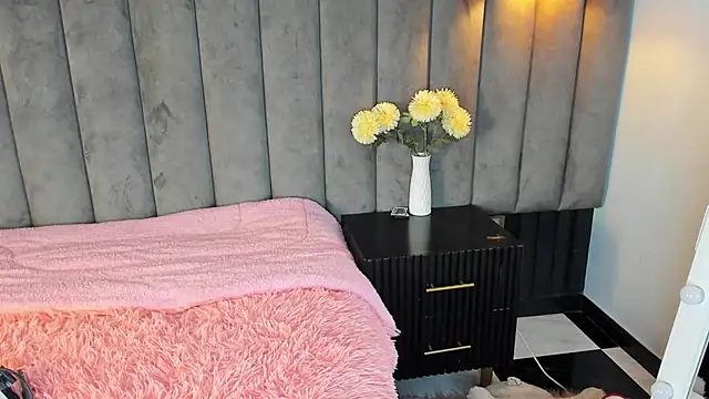 Snapshot of chelsea_bolton_ chatting on 11/19/25, 12:27 chelsea bolton online show from 11/19/25, 12:27