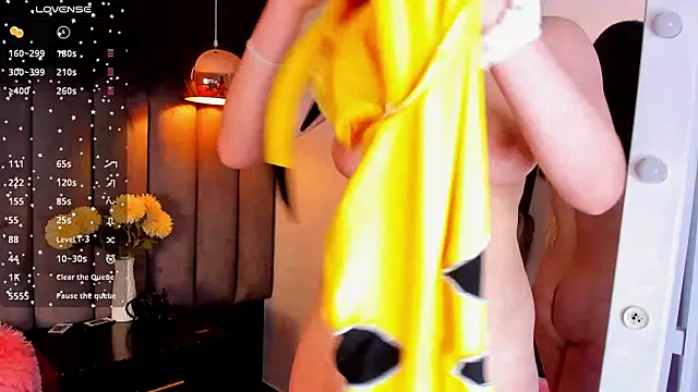 Snapshot of chelsea_bolton_ chatting on 11/26/25, 12:38 chelsea bolton online show from 11/26/25, 12:38